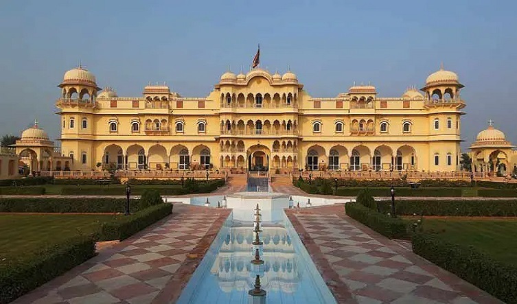 Best Luxury Hotels in Ranthambore Offering Premium Jungle Stay